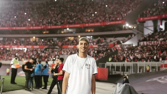 Stuart en la fiesta de River