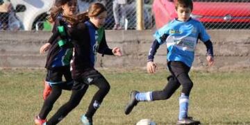 Ámbar, la niña de Río Negro que quiere ser parte de los torneos de fútbol pero se lo prohibieron por ser mujer.