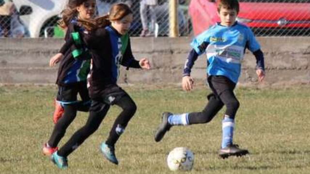 Ámbar, la niña de Río Negro que quiere ser parte de los torneos de fútbol pero se lo prohibieron por ser mujer.