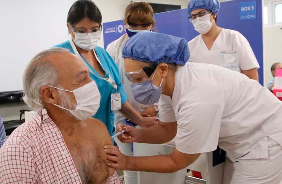 Miroli tras recibir la primera dosis de la Sputnik V: “Hay que confiar en las vacunas”