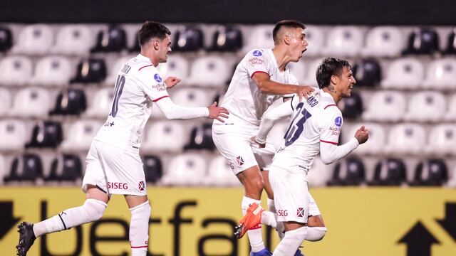 Domingo Blanco ya festeja su gol en la victoria de Independiente en Paraguay.