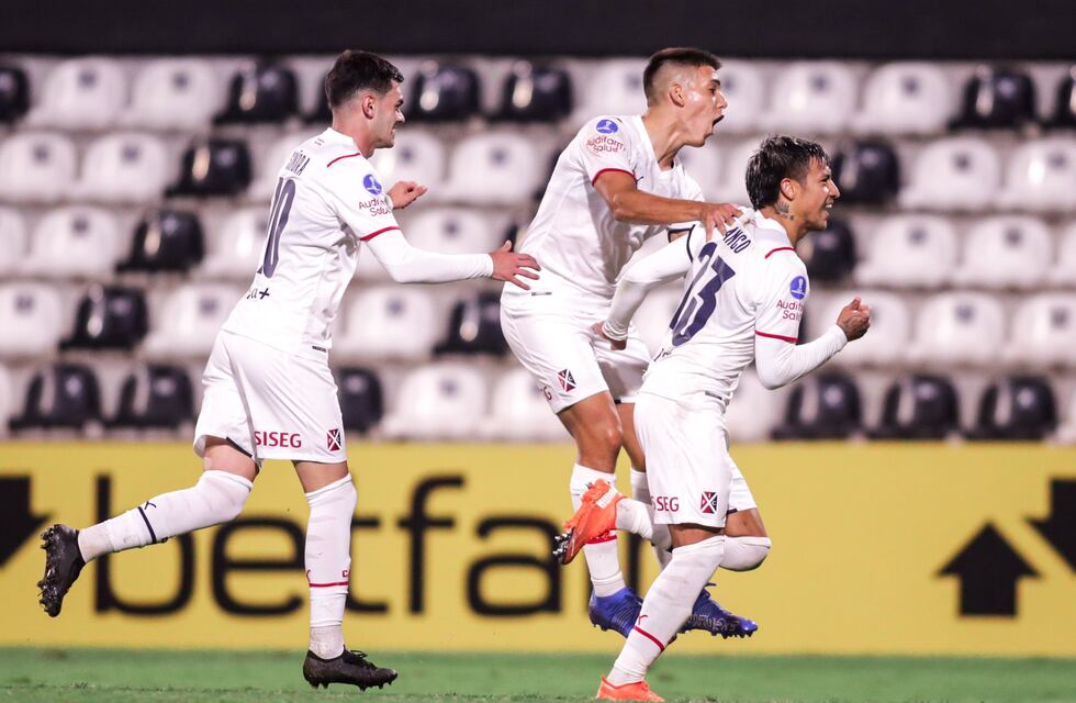 Domingo Blanco volvió a convertir y ser figura de Independiente