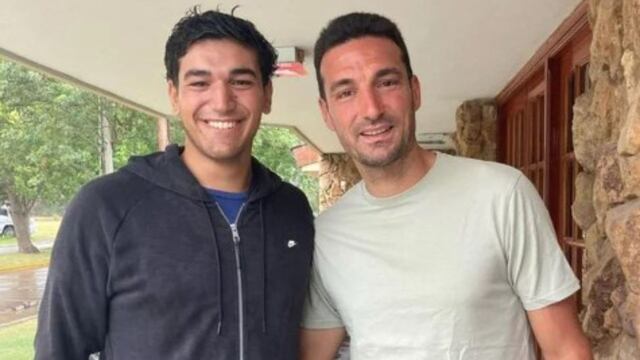 Uno de los hermanos Ullúa con Lionel Scaloni en Pujato.