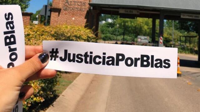 Familiares y amigos del joven asesinado protestaron en el barrio donde vive el Gobernador.