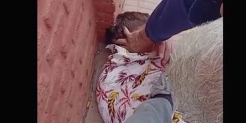 El momento del sometimiento del supuesto ladrón.