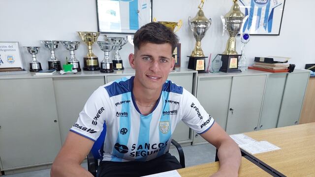 Ignacio Schaab también firmó su primer contrato con Atlético de Rafaela