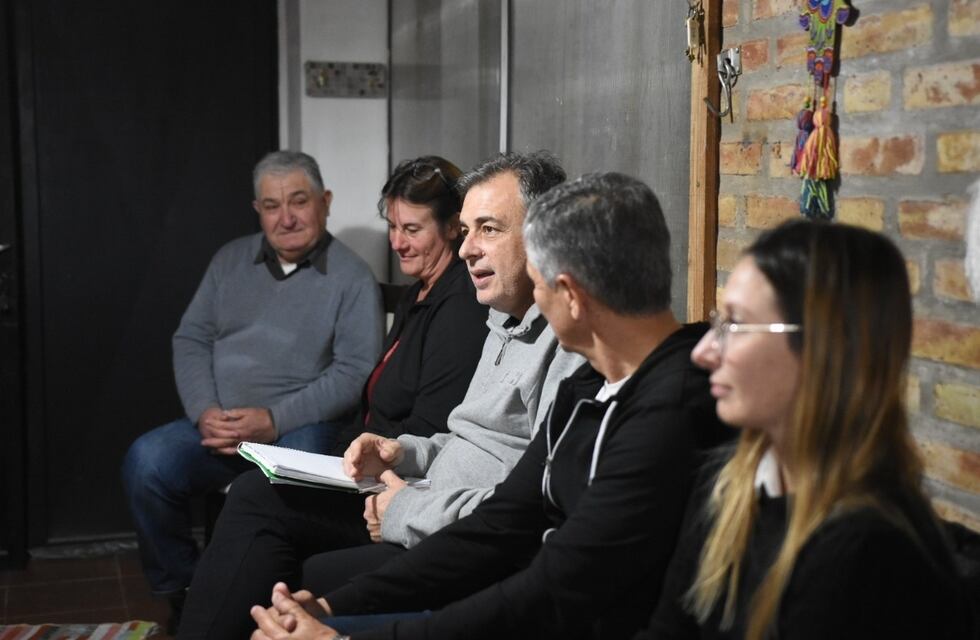 Castellano y su gabinete, en los barrios Italia, La Cañada, Malvinas y Zazpe