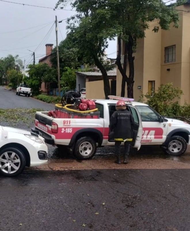 Temporal en Misiones: cortes de energía, caída de árboles y daños en viviendas, pero sin heridos.