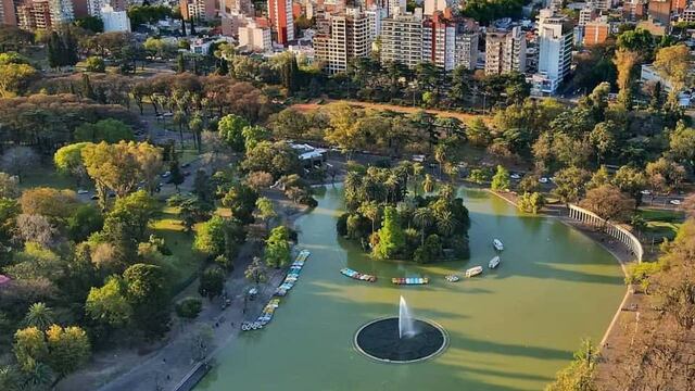 El Laguito del Parque Independencia de Rosario. (@GoDronear)