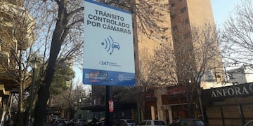 El Ejecutivo colocó carteles indicativos en los puntos con dispositivos de monitoreo.