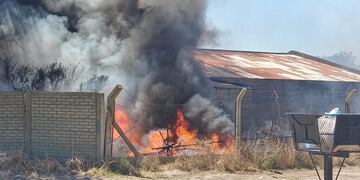Incendio en una gomería en calle Chaco y Av. Caseros