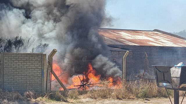 Incendio en una gomería en calle Chaco y Av. Caseros