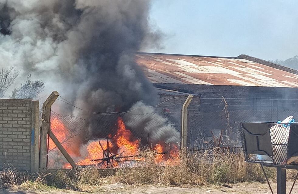 Incendio en una gomería en calle Chaco y Av. Caseros
