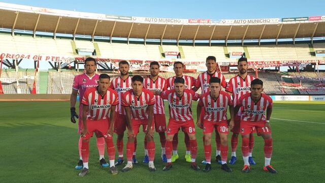 La Gloria, vestida de Instituto con la nueva indumentaria.