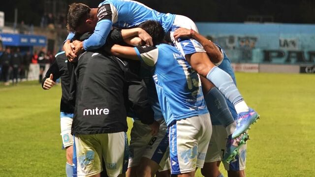 Estudiantes de Río Cuarto derrotó a domicilio a Almirante Brown (Estudiantes).