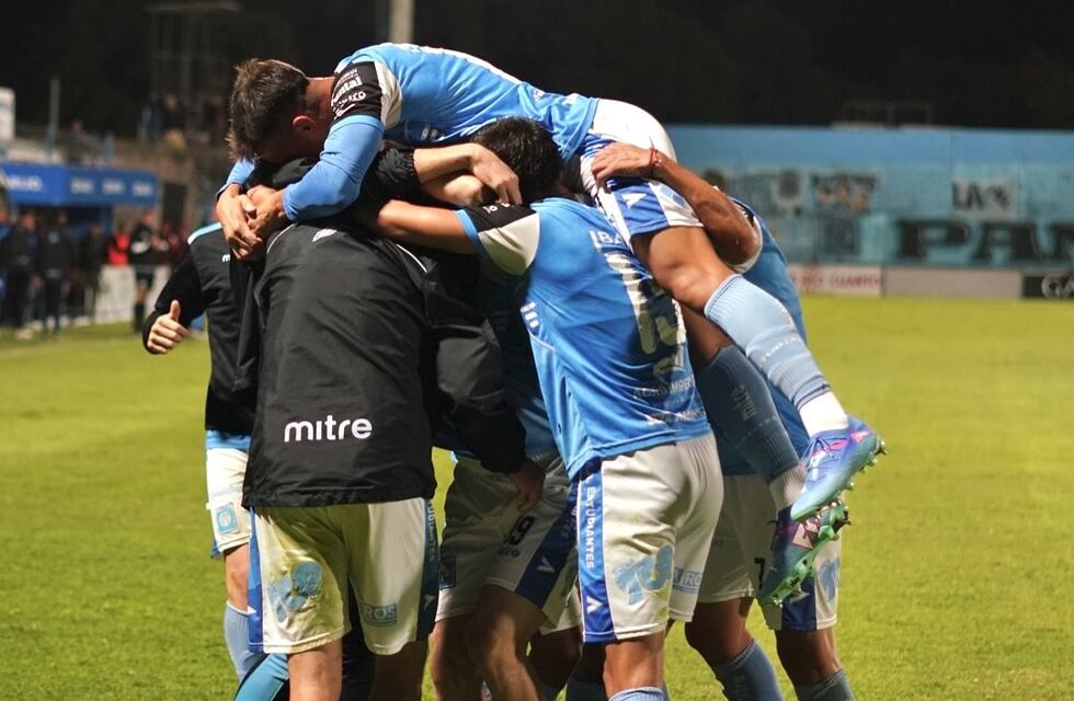 Triunfazo de Estudiantes de Río Cuarto: le ganó como visitante a Almirante Brown