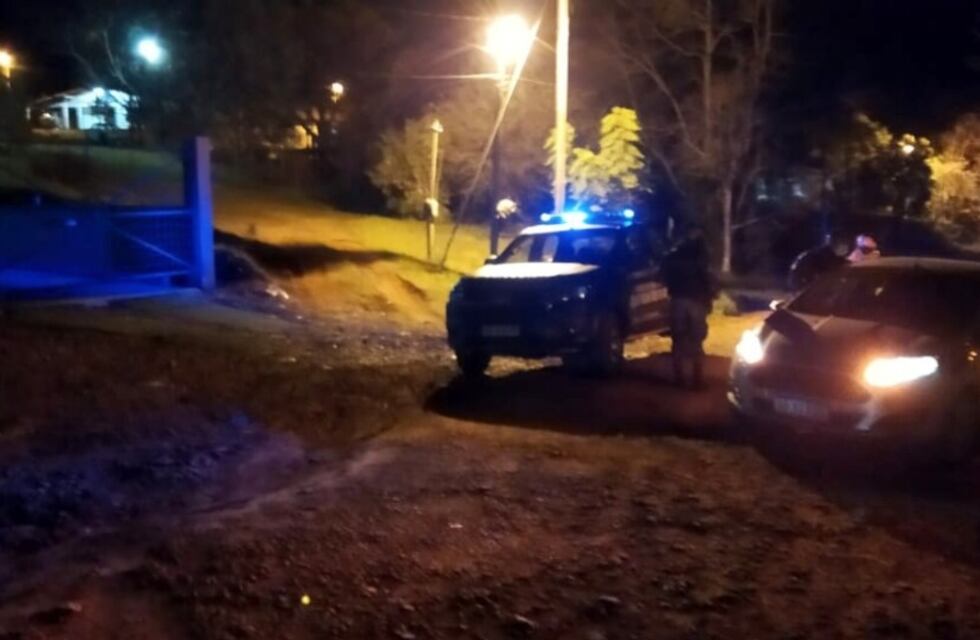 Gresca terminó con heridos y un auto destruido en Bernardo de Irigoyen