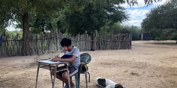 Vive en un paraje muy apartado y su familia no tiene los recursos necesarios para que estudie en la ciudad de Salta.