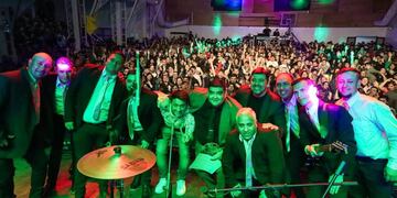 Tolhuin celebró su 51º aniversario con una fiesta llena de música
