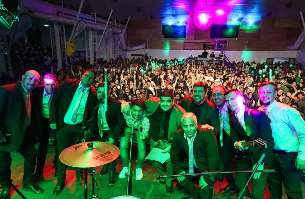 Tolhuin celebró su 51º aniversario con una fiesta llena de música