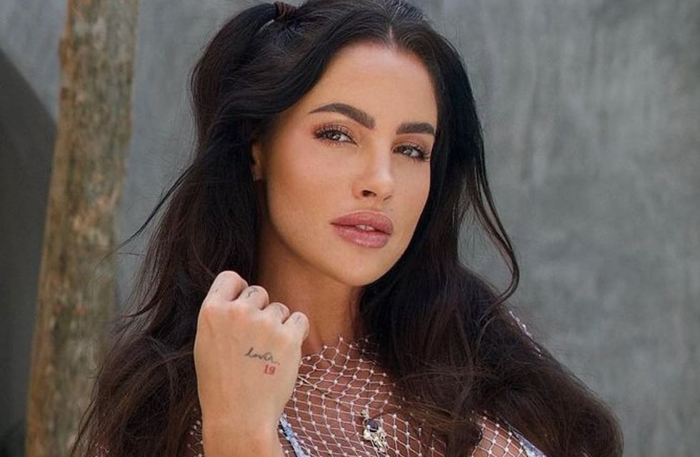 Lucía Javorcekova, la ciclista “más linda del mundo”, posó a orillas del mar en microbikini