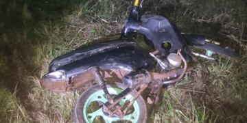 Un motociclista lesionado tras colisionar con un vehículo en Colonia Alberdim
