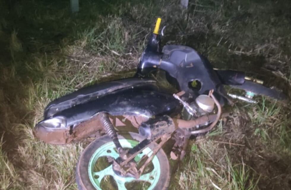 Un motociclista lesionado tras colisionar con un vehículo en Colonia Alberdi