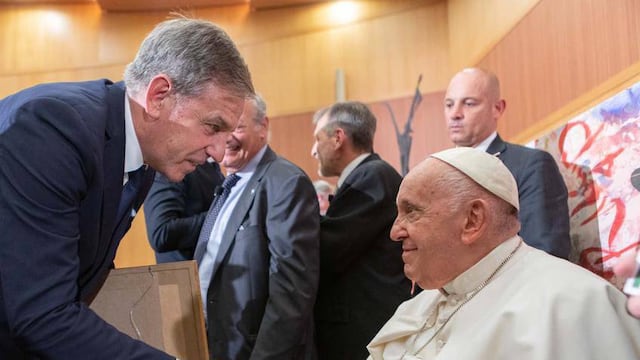 El periodista de 63 años asistió al Congreso Mundial de Ciudades Ecoeducativas.