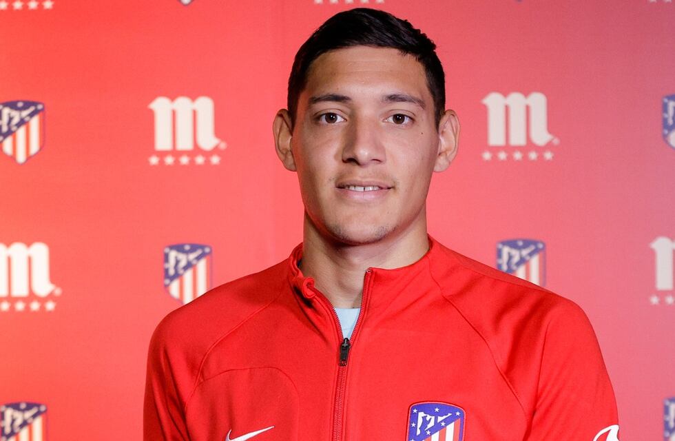 Nahuel Molina y el cruce menos pensado: la insólita foto del jugador con ¿sus ídolos?