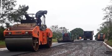 Se ejecutan obras viales en Dos Arroyos.