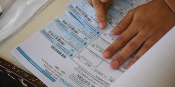 Si un ciudadano no justifica su inasistencia a las elecciones de este domingo deberá pagar una multa. Además, se incluirá su nombre en la lista de infractores del Colegio Electoral.