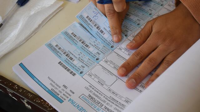 Si un ciudadano no justifica su inasistencia a las elecciones de este domingo deberá pagar una multa. Además, se incluirá su nombre en la lista de infractores del Colegio Electoral.