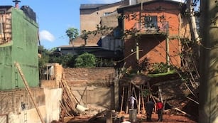 Un albañil fue rescatado de una obra en construcción que se derrumbó en Oberá.