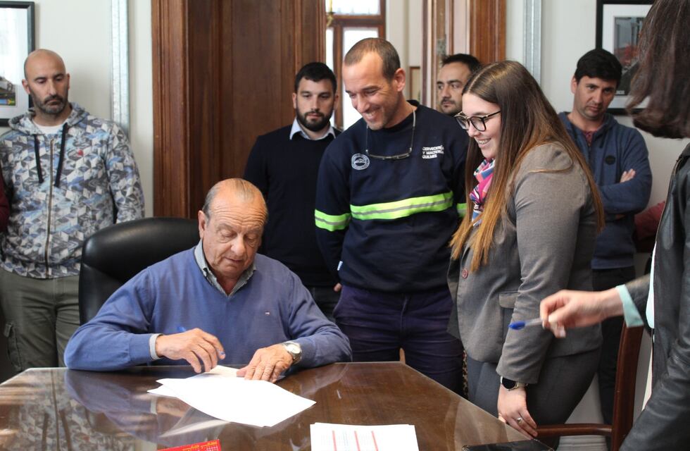 Tres Arroyos: Firma de contratos y lanzamiento de la segunda convocatoria al Plan Joven