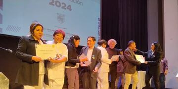 Autoridades y docentes del IES n° 11 de Jujuy entregaron sus diplomas 350 egresados de la institución.