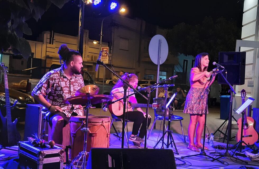 Pasaje Carcabuey disfrutó de artistas locales