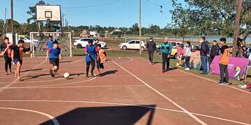 En el Barrio Manantiales de Posadas se realizó un torneo interbarrial de fútbol mixto