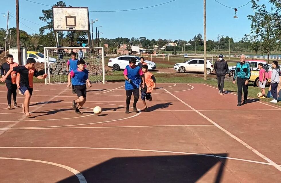 Se realizó un torneo interbarrial de fútbol mixto en el Barrio Manantiales de Posadas