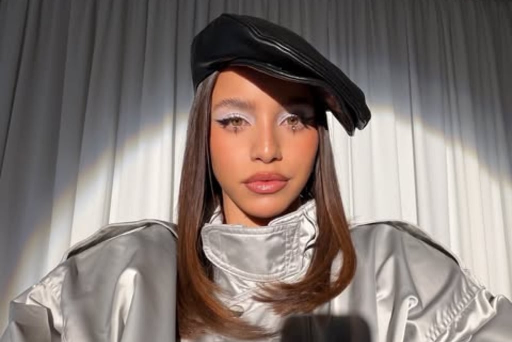 Desde París, Emilia Mernes se robó todas las miradas con un look animal print que derrochó sensualidad