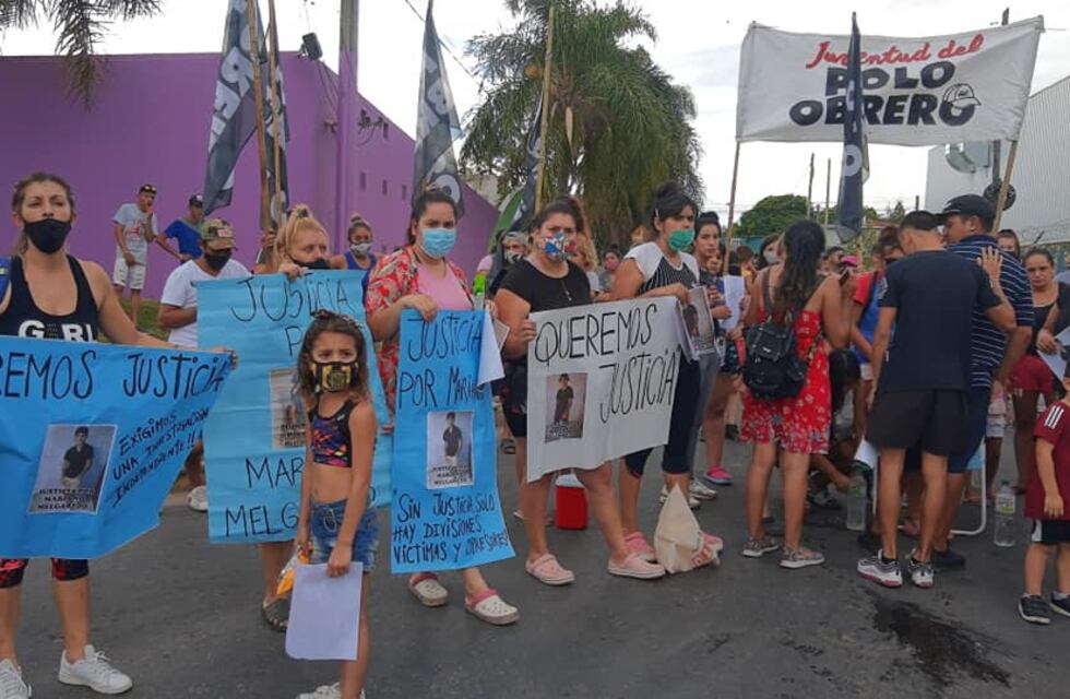 Rechazan versión policial sobre la muerte de un adolescente que chocó en moto