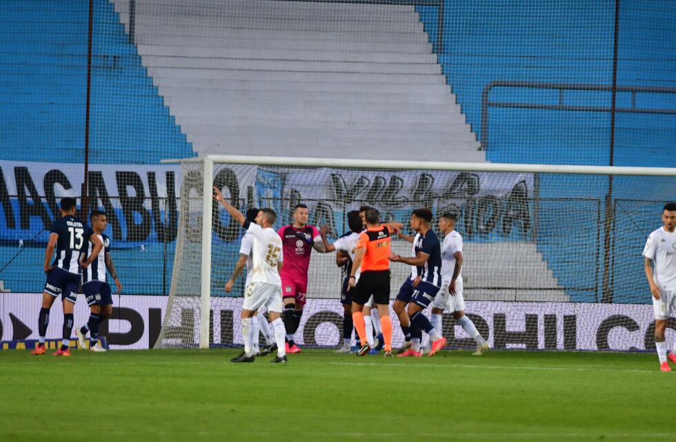Minuto fatal para Talleres: expulsado Fértoli y el penal para el empate de Racing