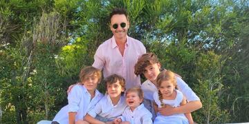 Benjamín Vicuña con sus cinco hijos