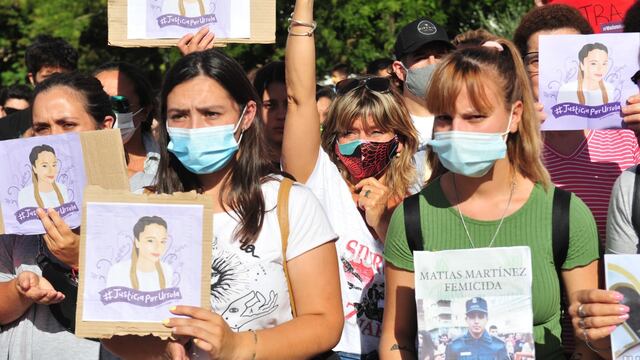 Marcha por Úrsula Bahillo la joven asesinada en Rojas - Clarín