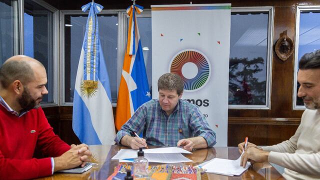 Melella firmó contrato para obra de agua que abastecerá el 80% de Ushuaia