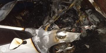 Eldorado: se incendiaron dos móviles que se hallaban alojados en la sede policial.