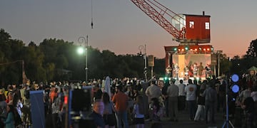 Una multitud presenció el lanzamiento de la temporada de verano en Gualeguaychú