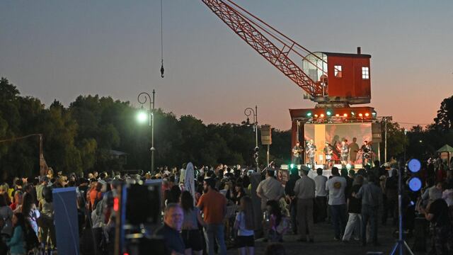 Una multitud presenció el lanzamiento de la temporada de verano en Gualeguaychú