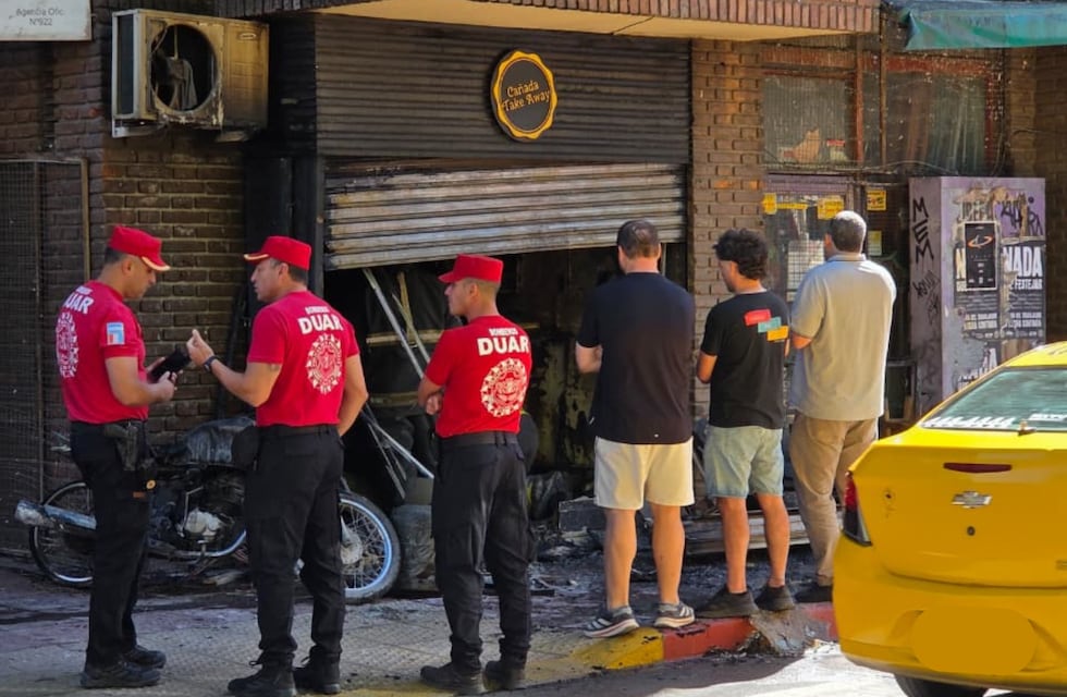 Se incendió un local en el centro de Córdoba: las impactantes imágenes