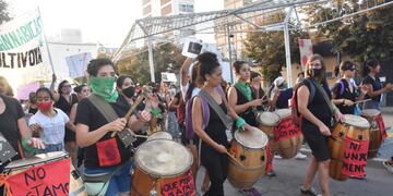 Un grupo de mujeres de La Pampa interpretaron una canción con la que exigen justicia por los femicidios.