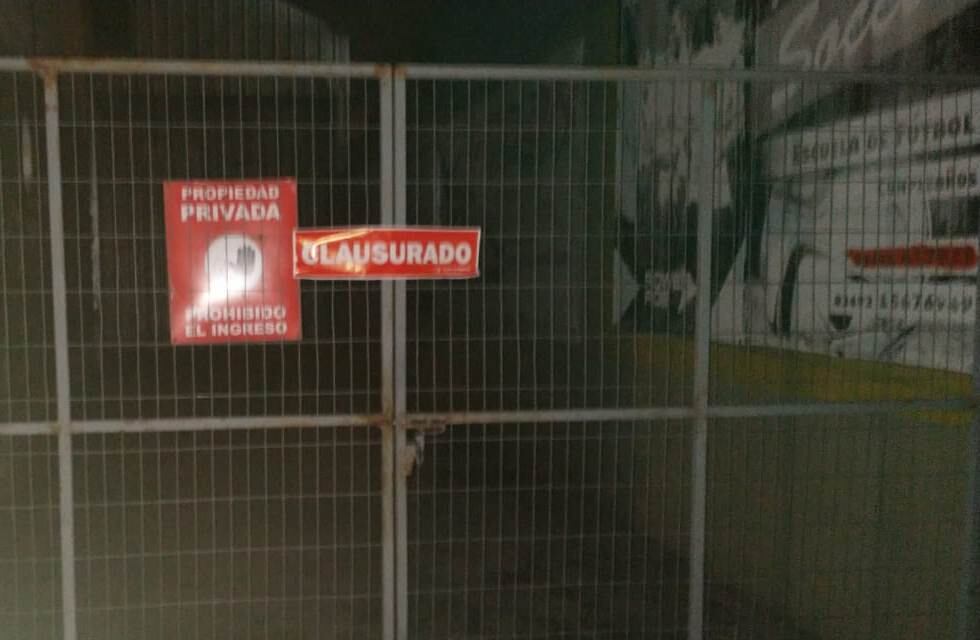 Pelota parada: clausuraron una cancha de fútbol 5